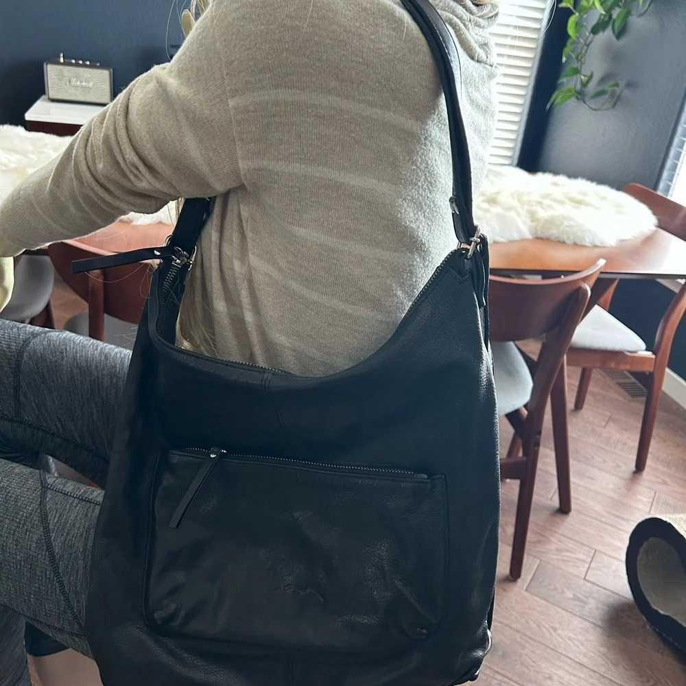 Convertible Hobo/Backpack Leather Bag - Picture 4 of 8